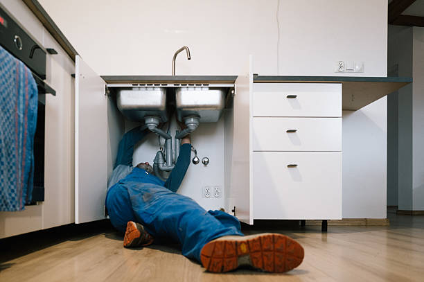 Professional Drain Cleaning technician working in Villa Grande, CA
